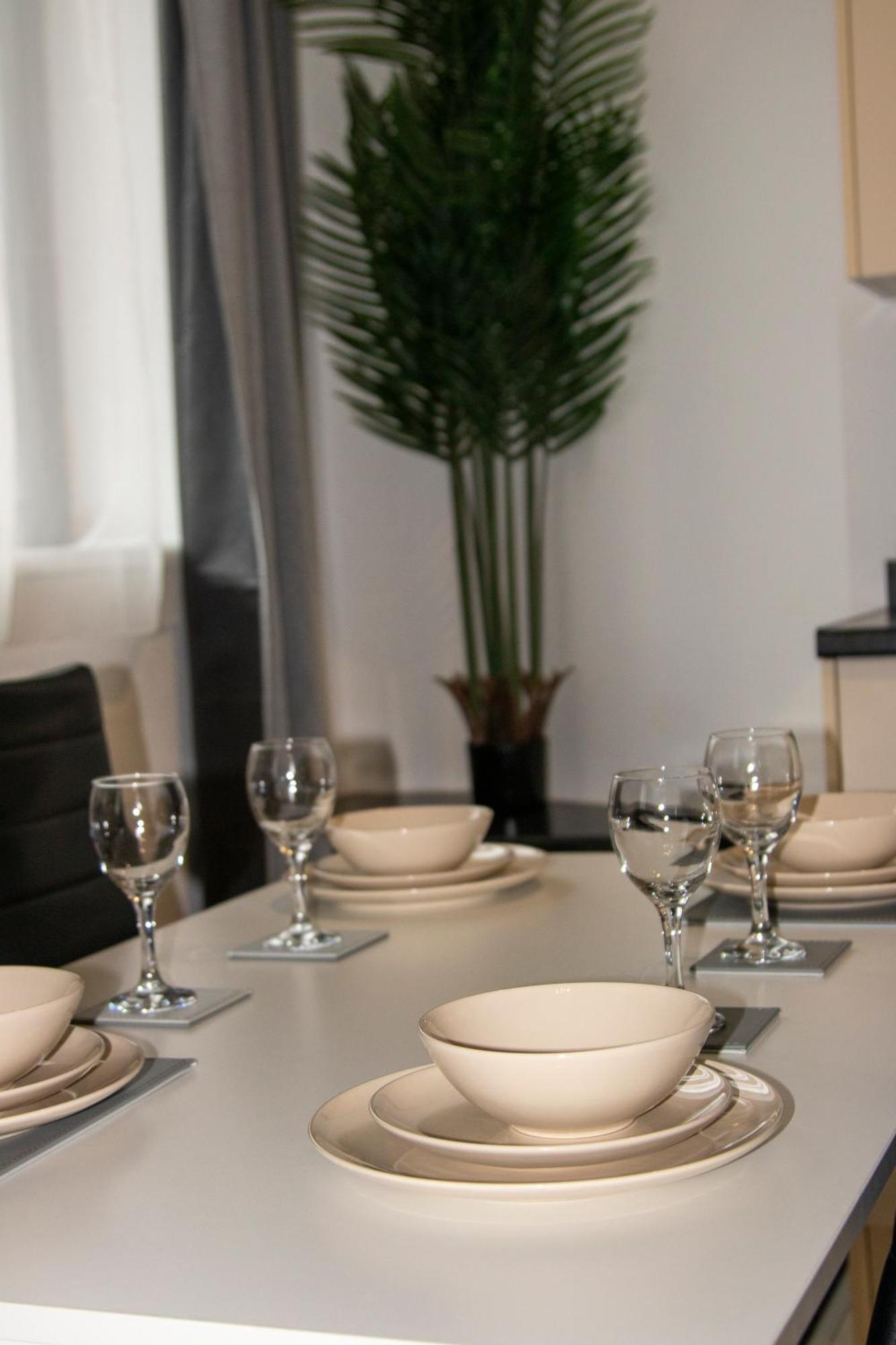 Ideal For Groups - 2 Bedroom Apartment - Free Parking, Transit Links, Close To Stadiums Manchester Luaran gambar